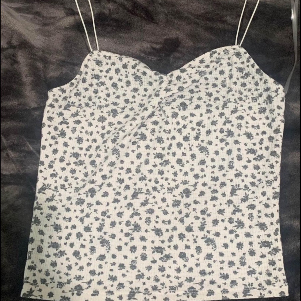 Cute tops - Picture 6 of 6